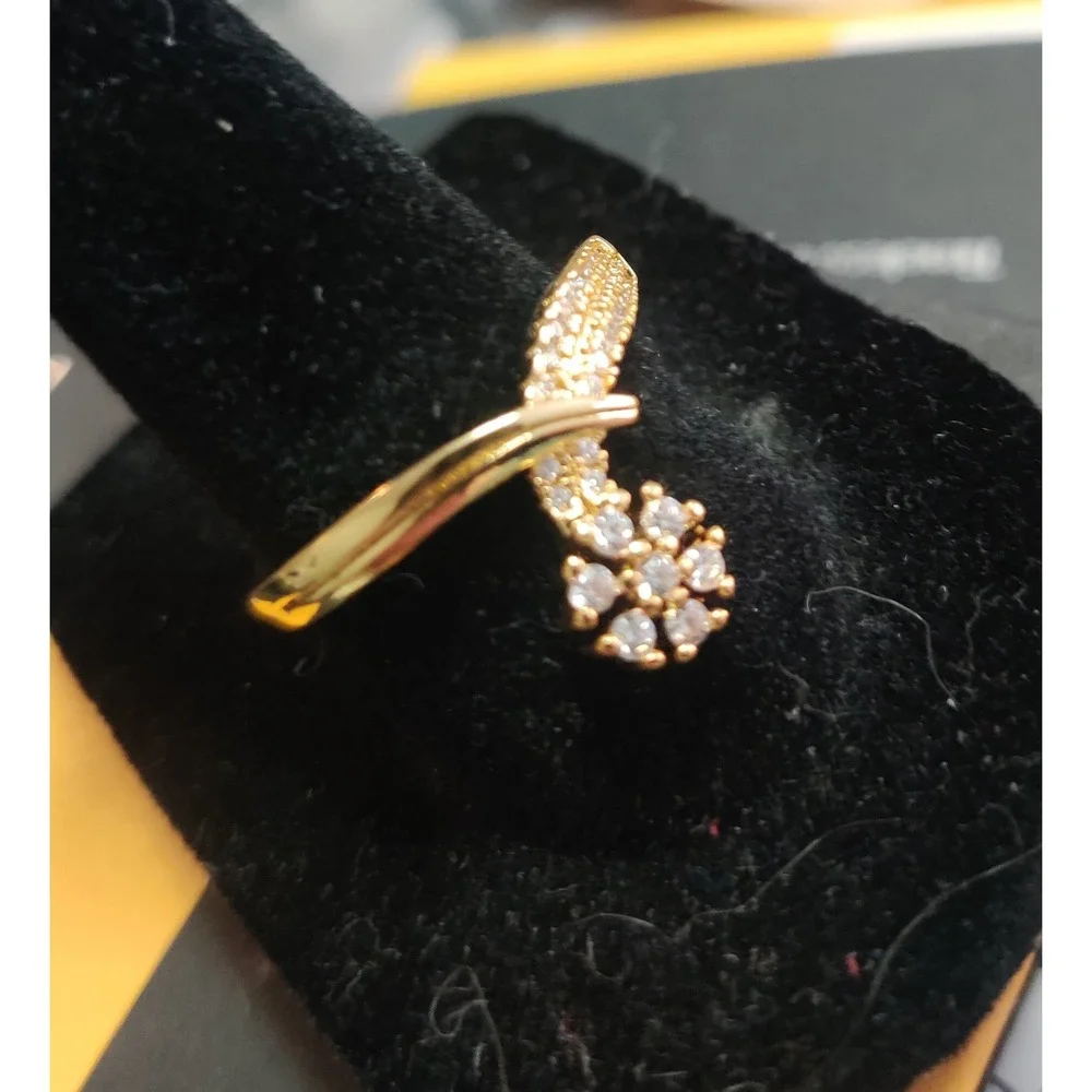 N/A elegant gold